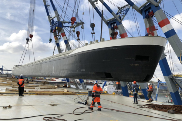 110m Dutch barge