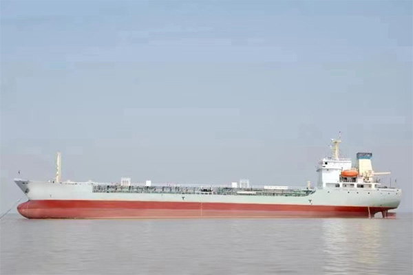 11000T Oil Tanker