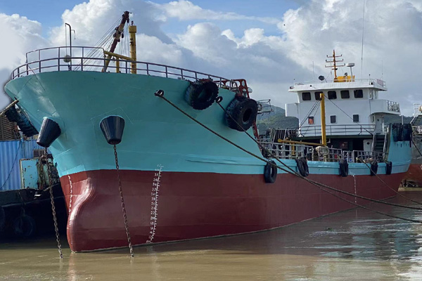 900T Oil Tanker