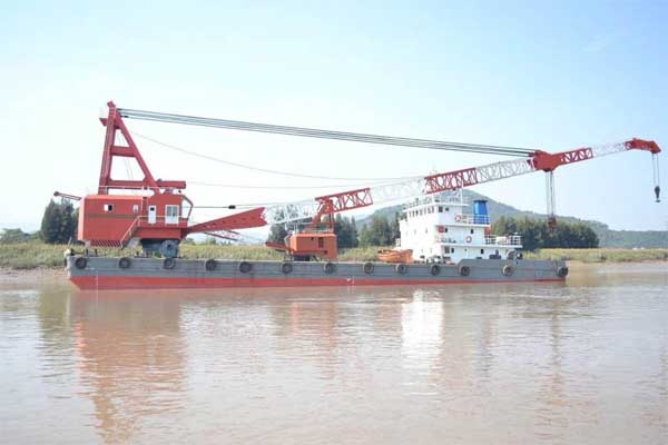 200 Ton Floating Crane