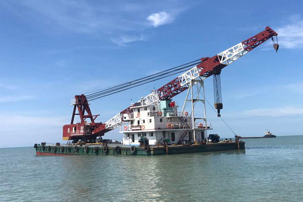 150 Ton Floating Crane